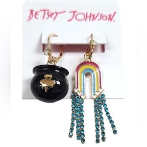 BETSEY JOHNSON St. Patrick’s Mismatched Pot of Gold & Rainbow Earrings NEW NWT